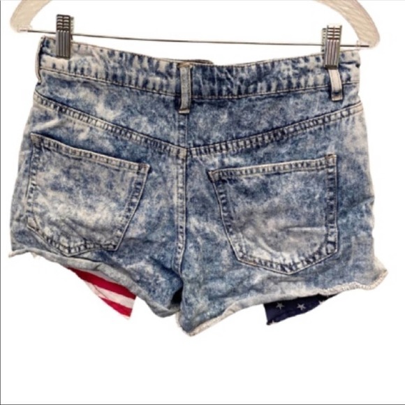 Refuge, Distressed denim shorts   size 2 - Picture 9 of 10